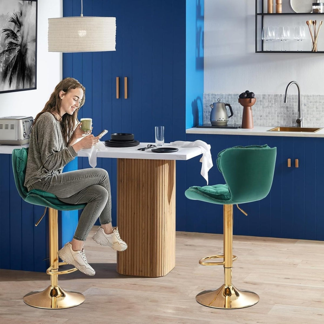 SERENITà Swivel Bar Stools Set of 2 Counter Height Barstools with Back Velvet Upholstered Adjustable Stool Chair Min Century Modern Bar Stool for Kitchen Island (Emerald Green)